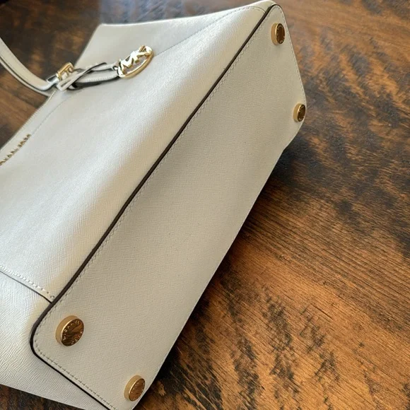 MK Purse - Picture 3 of 6